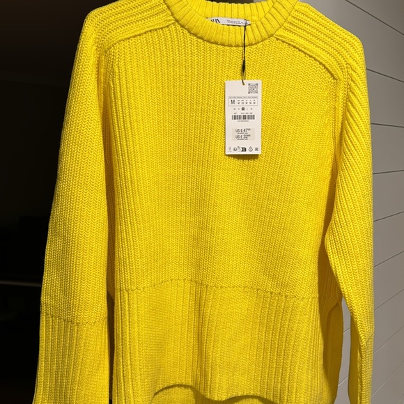 NWT Zara basic side vent knit sweater. Size M. Yellow - Picture 3 of 4